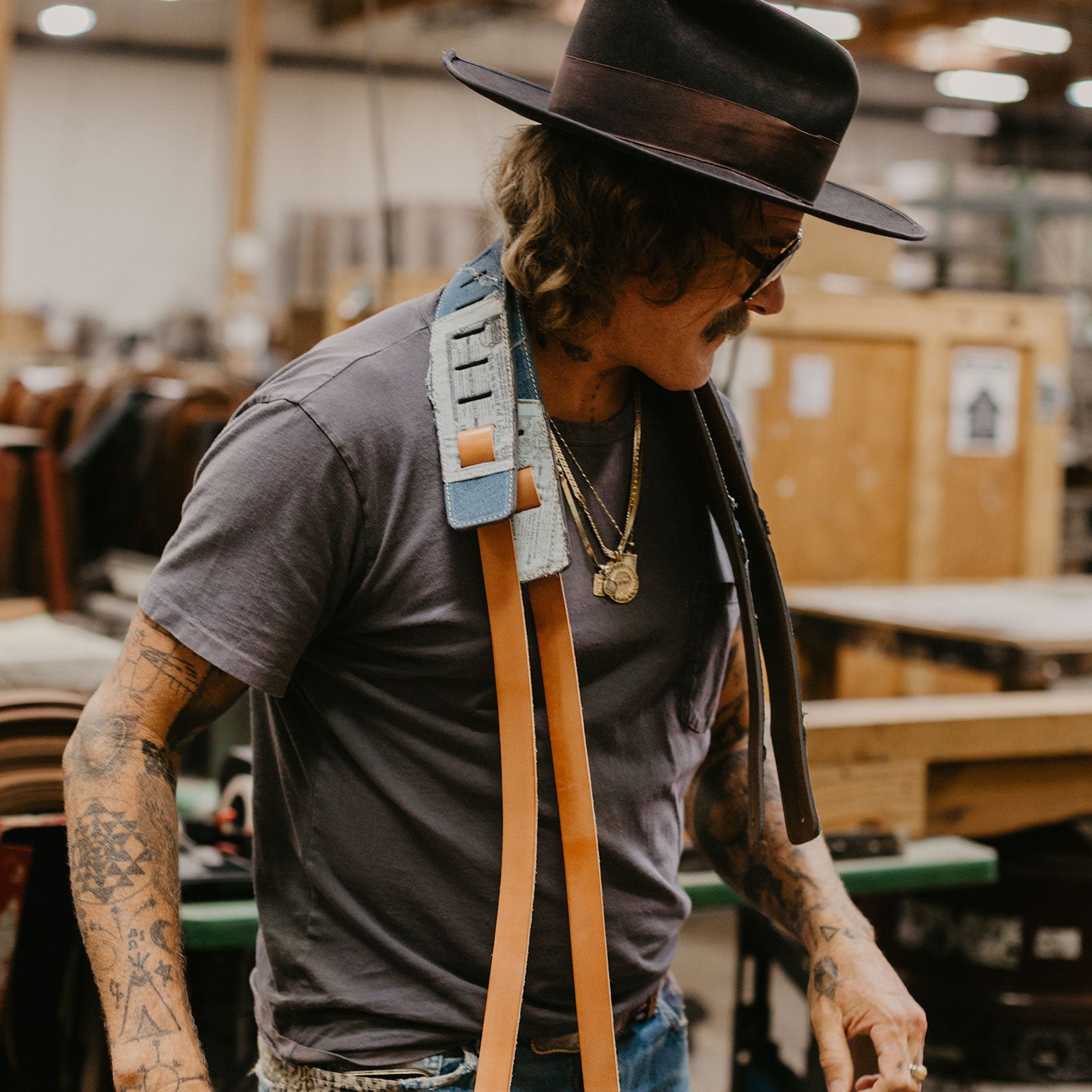 Donavon Frankenreiter trying on the guitar strap